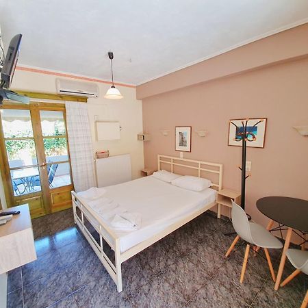 Alexaria Holidays Apartments Frínion Buitenkant foto
